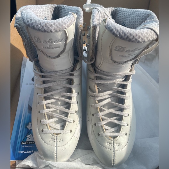JACKSON Shoes - JACKSON girls/women’s 6.5 wide 6.5w white debut figure skating boots skates